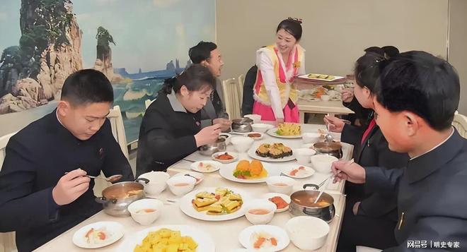 一天三顿都吃啥：玉米饭、泡菜、大酱汤九游会j9登录作为我们邻居普通朝鲜人(图3)