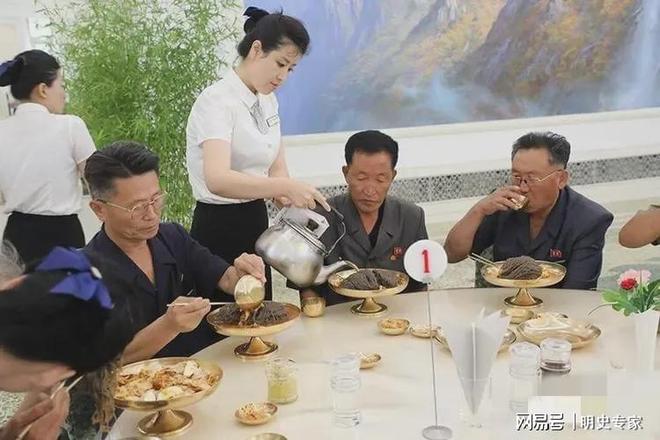 一天三顿都吃啥：玉米饭、泡菜、大酱汤九游会j9登录作为我们邻居普通朝鲜人(图5)