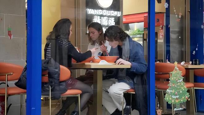 的“垃圾食品”把日本人迷得神魂颠倒j9九游真人游戏第一平台中国人嫌弃(图4)