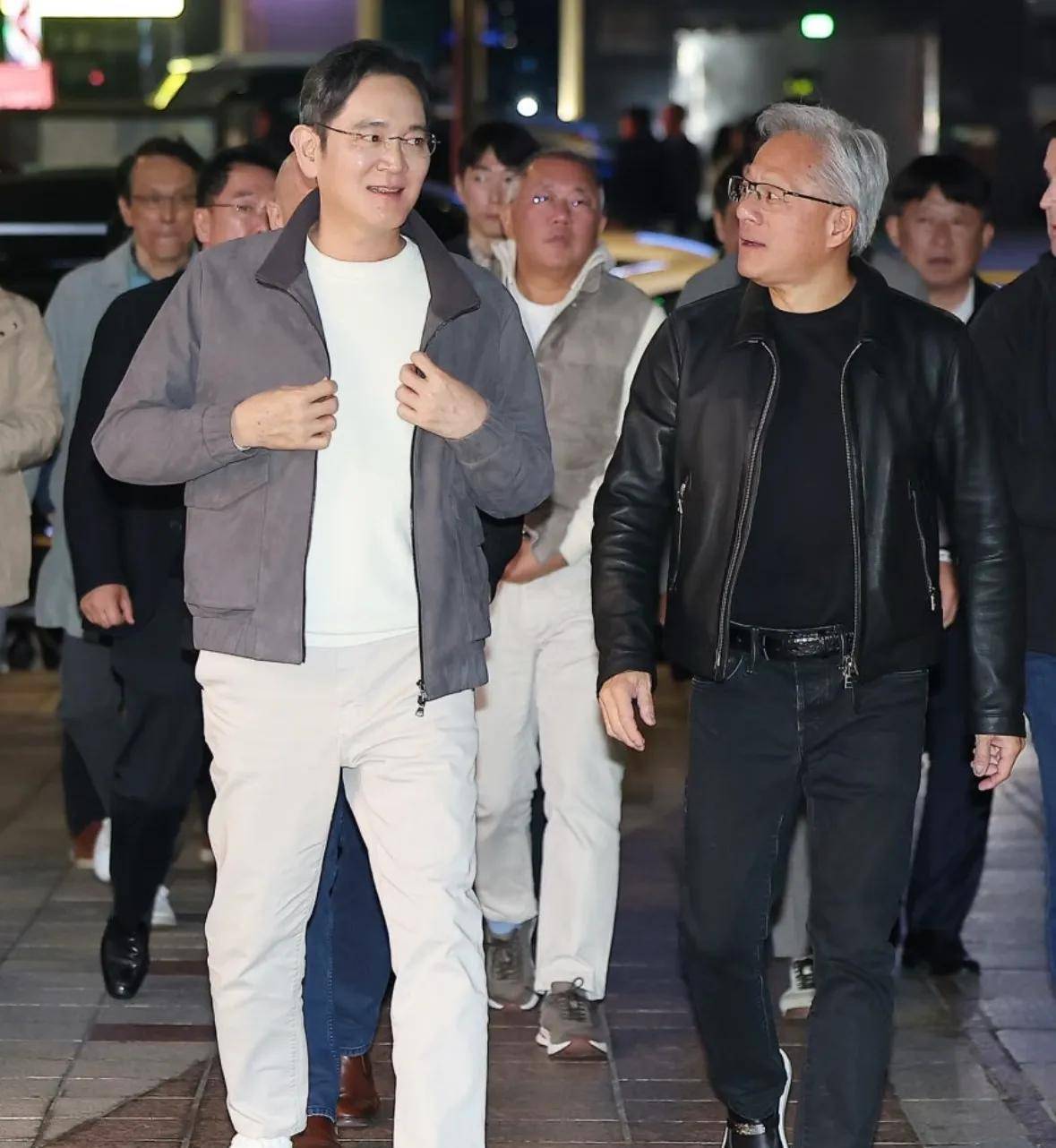 仁勋！喝啤酒吃炸鸡很尽兴最爱路边摊的财阀九游会真人游戏第一品牌三星会长李在镕请黄(图2)