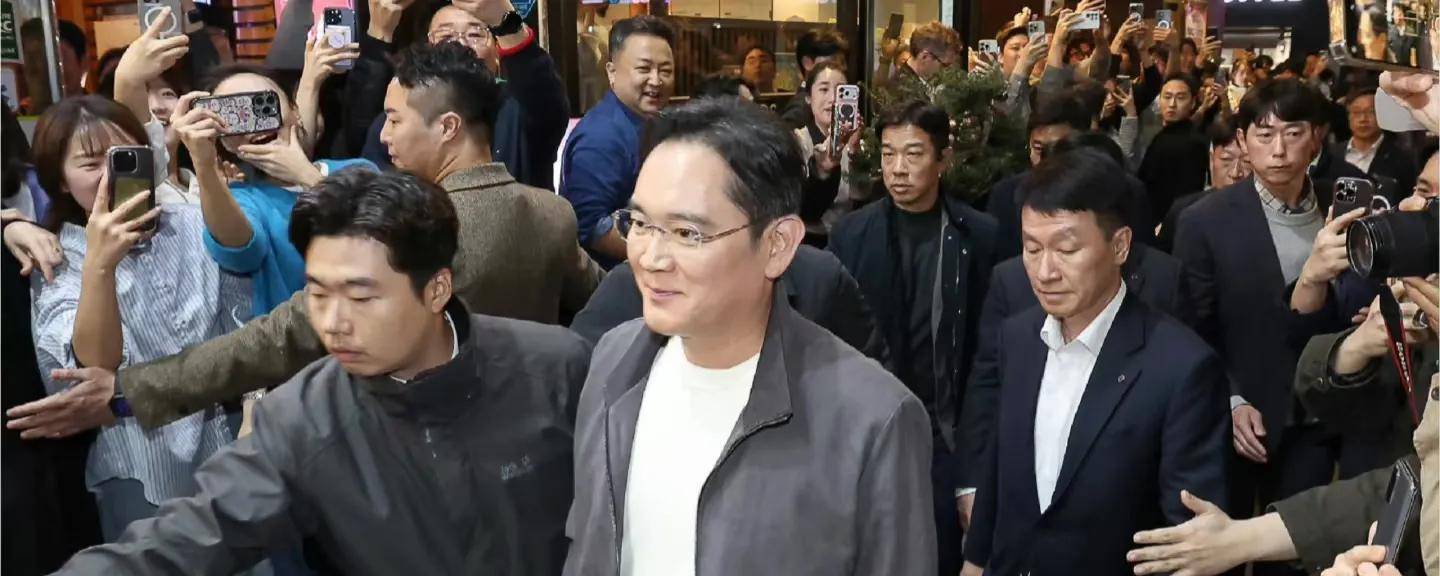 仁勋！喝啤酒吃炸鸡很尽兴最爱路边摊的财阀九游会真人游戏第一品牌三星会长李在镕请黄(图4)