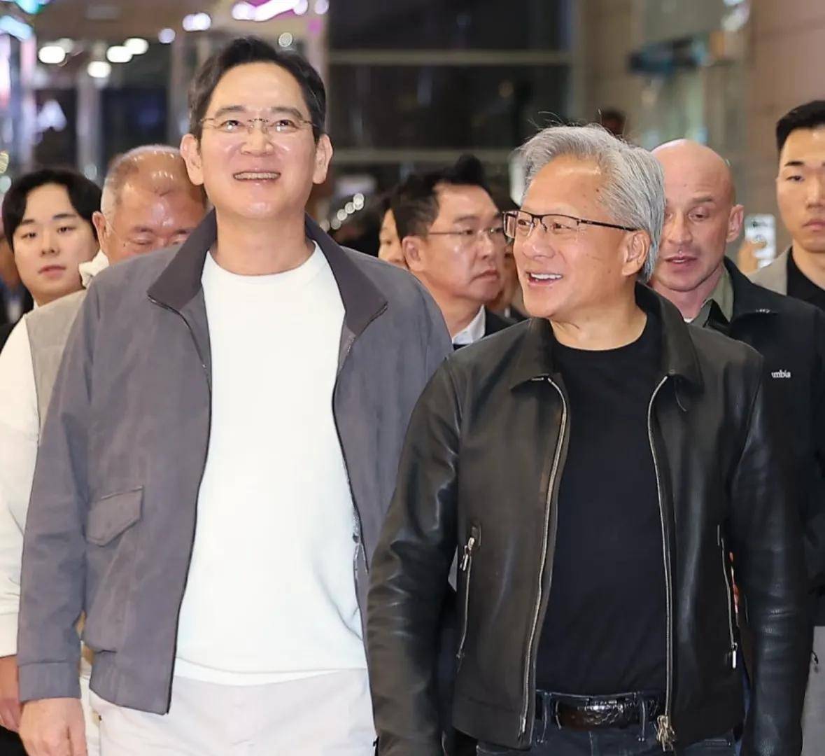 仁勋！喝啤酒吃炸鸡很尽兴最爱路边摊的财阀九游会真人游戏第一品牌三星会长李在镕请黄(图8)