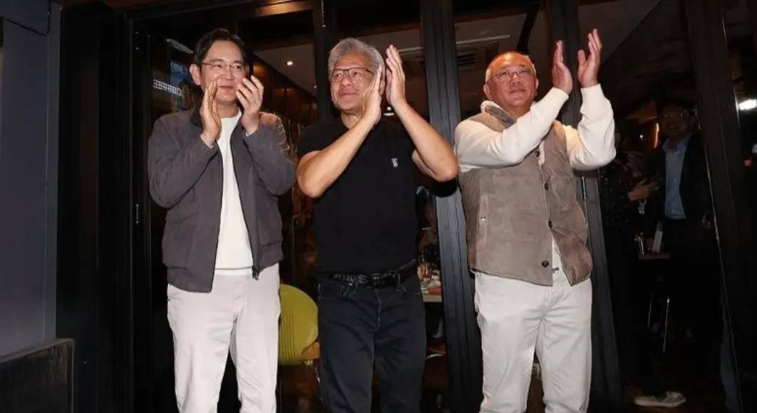 仁勋！喝啤酒吃炸鸡很尽兴最爱路边摊的财阀九游会真人游戏第一品牌三星会长李在镕请黄(图13)